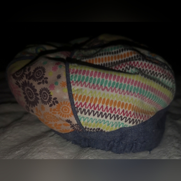 Claire's hat. - Picture 4 of 5